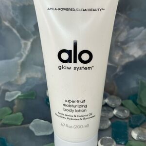 ALO Yoga Glow System Superfruit Moisturizing Body Lotion - White